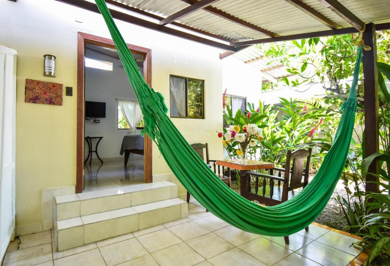 Cabinas Jacaranda Puerto Viejo de Talamanca Exterior foto