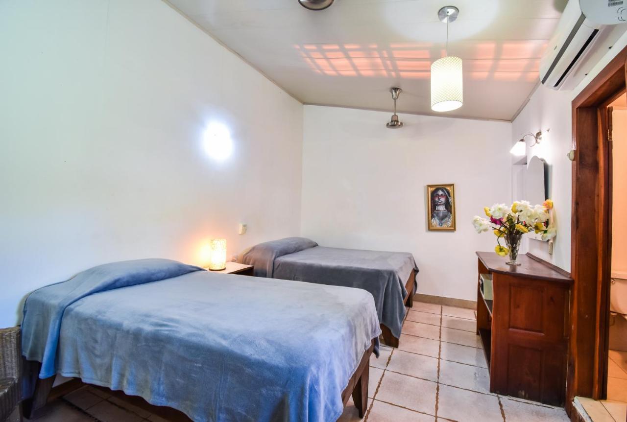 Cabinas Jacaranda Puerto Viejo de Talamanca Exterior foto