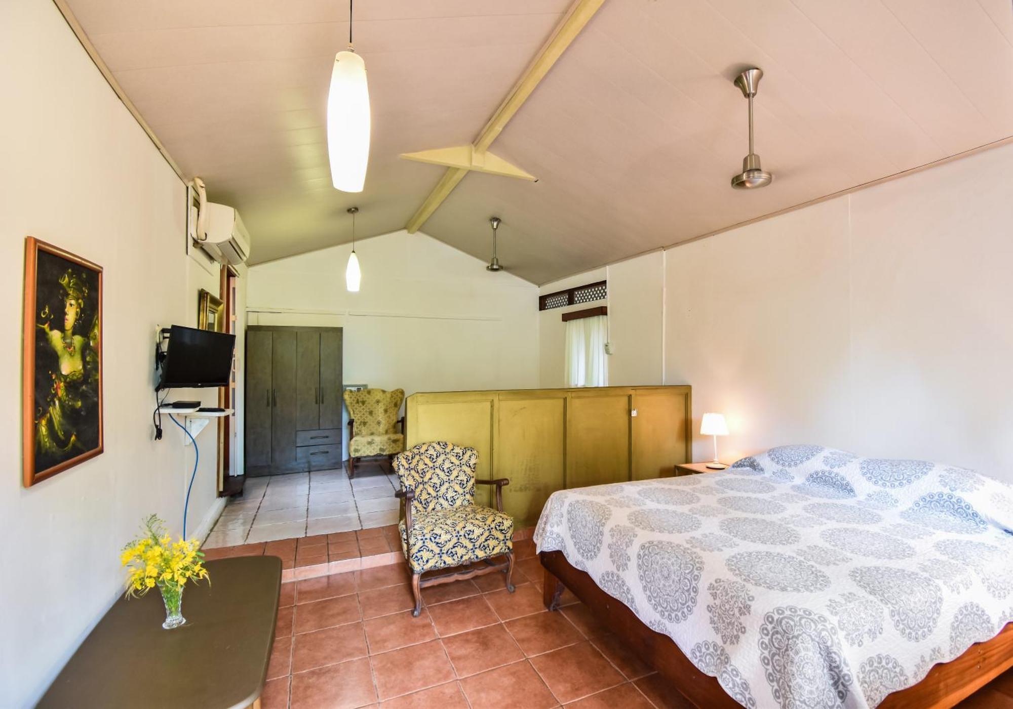 Cabinas Jacaranda Puerto Viejo de Talamanca Exterior foto